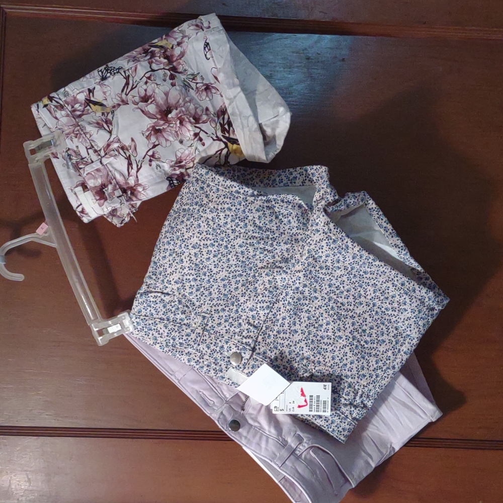 H&M bundle lot 3 booty shorts size 2 blue floral mauve pink floral yellow birds